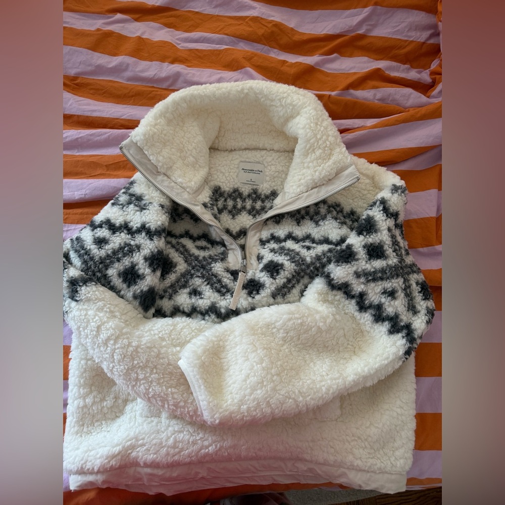 Abercrombie & Fitch White and Gray Sherpa Quarter Zip